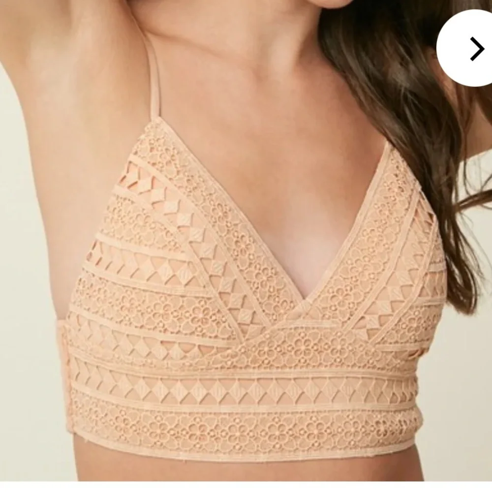 🟢Nwot listicle Vintage Crochet Boho Lace bralette in light clay - Picture 1 of 3